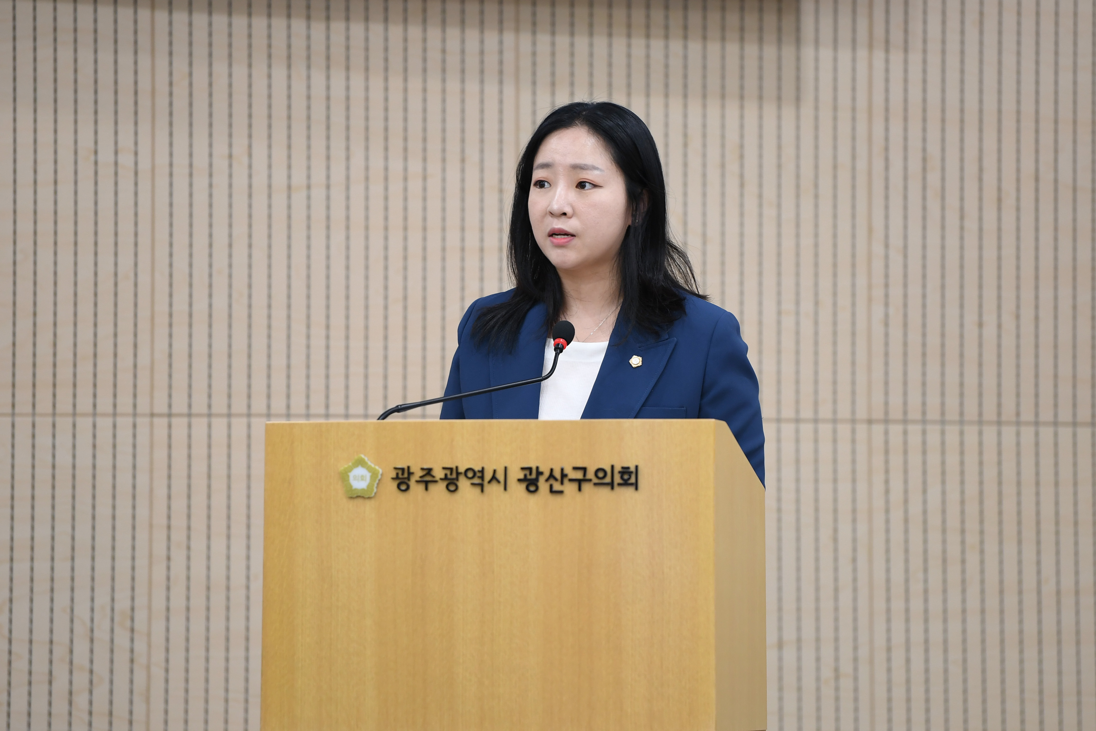 강한솔 광산구의원, ‘부지불식간’ 싱크홀 사고 “대책 시급해” 첨부이미지 : 2-3_20250430_제296회 광산구의회 임시회 제1차 본회의_강한솔 의원.jpg