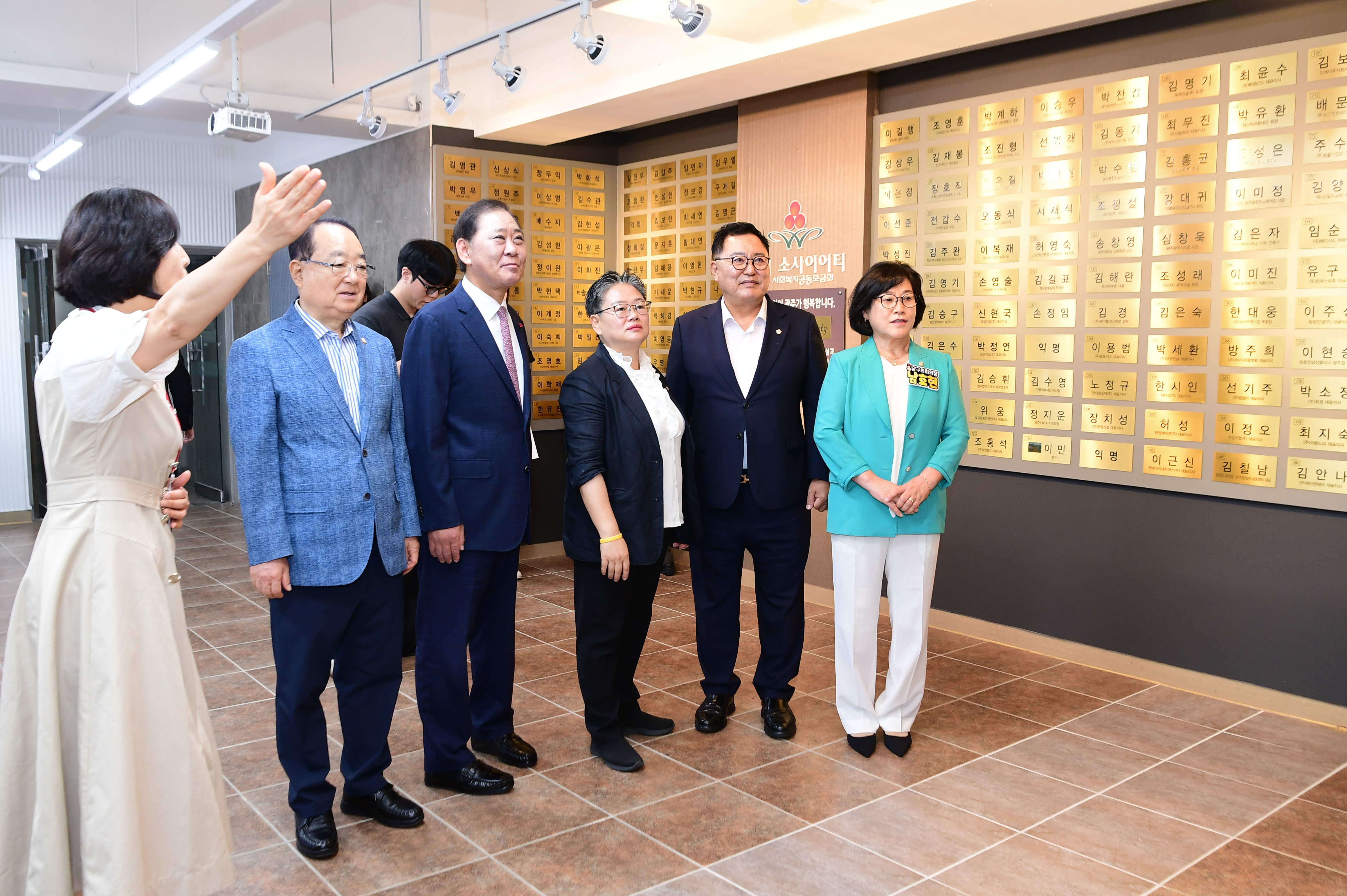 광주자치구의회의장협의회, 호우 피해 복구 성금 전달 첨부이미지 : 2-4_20250724_광주자치구의회의장협의회, 호우 피해 복구 성금 전달.jpg