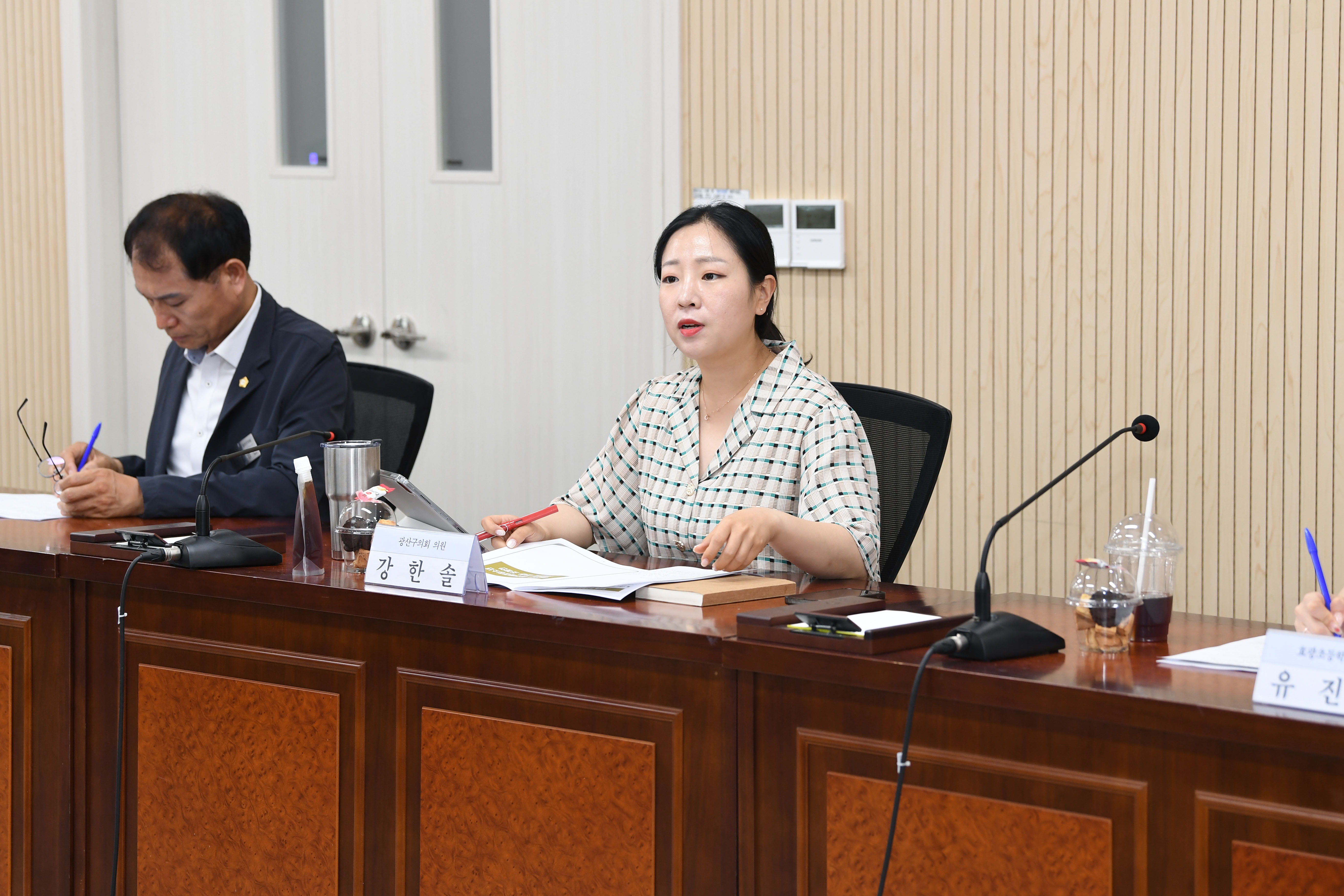 광산구의회, 이주배경청소년 지원방안 마련 정책간담회 개최 첨부이미지 : 2-2_강한솔 광산구의원 이주배경청소년 지원방안 마련 정책간담회 개최.jpg.jpg