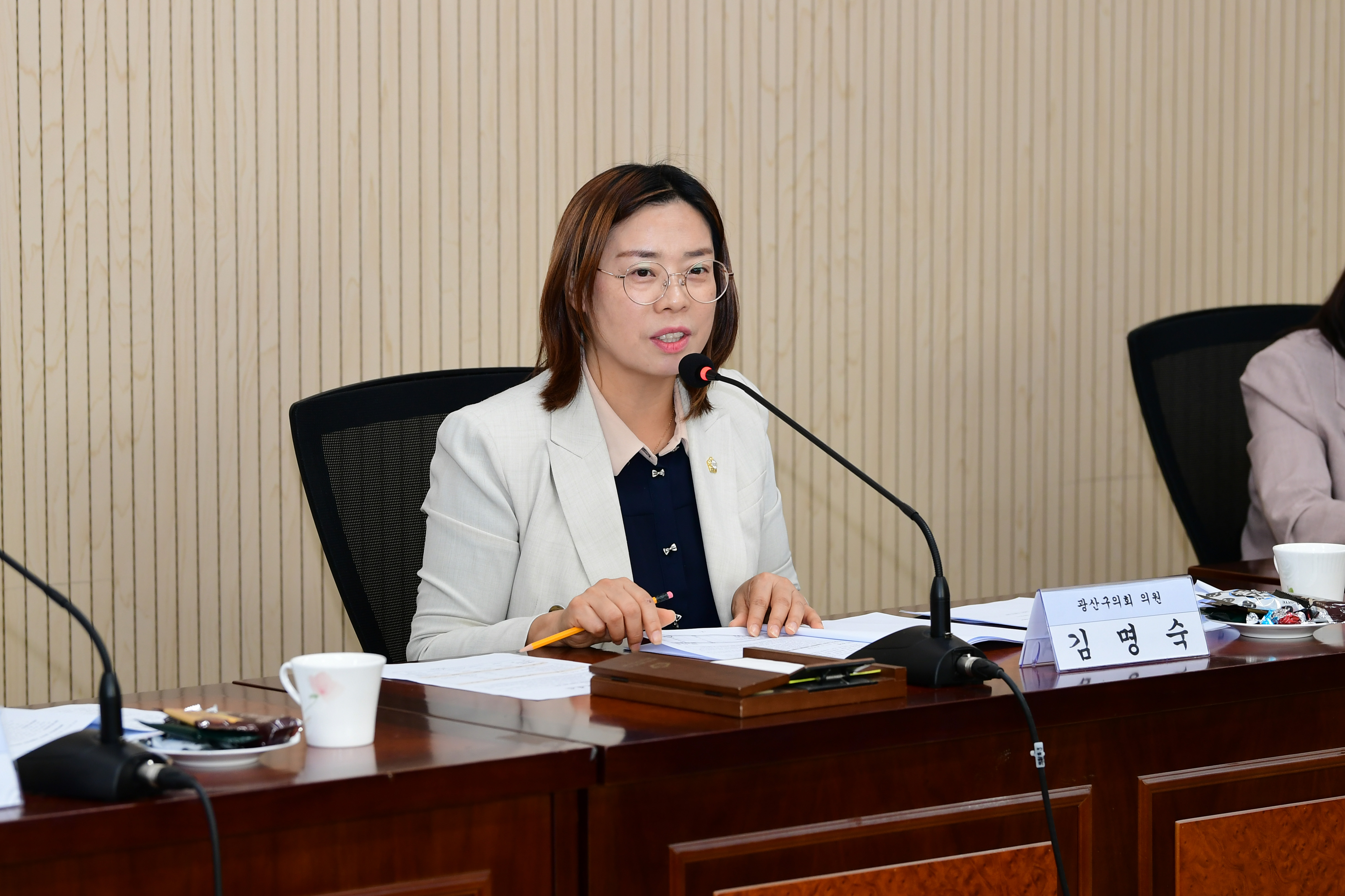  광산구의회, ‘필수노동자’ 인플루엔자 예방접종 지원방안 논의 첨부이미지 : 2-3_20231005_광산구의회, ‘필수노동자’ 인플루엔자 예방접종 지원방안 논의.jpg