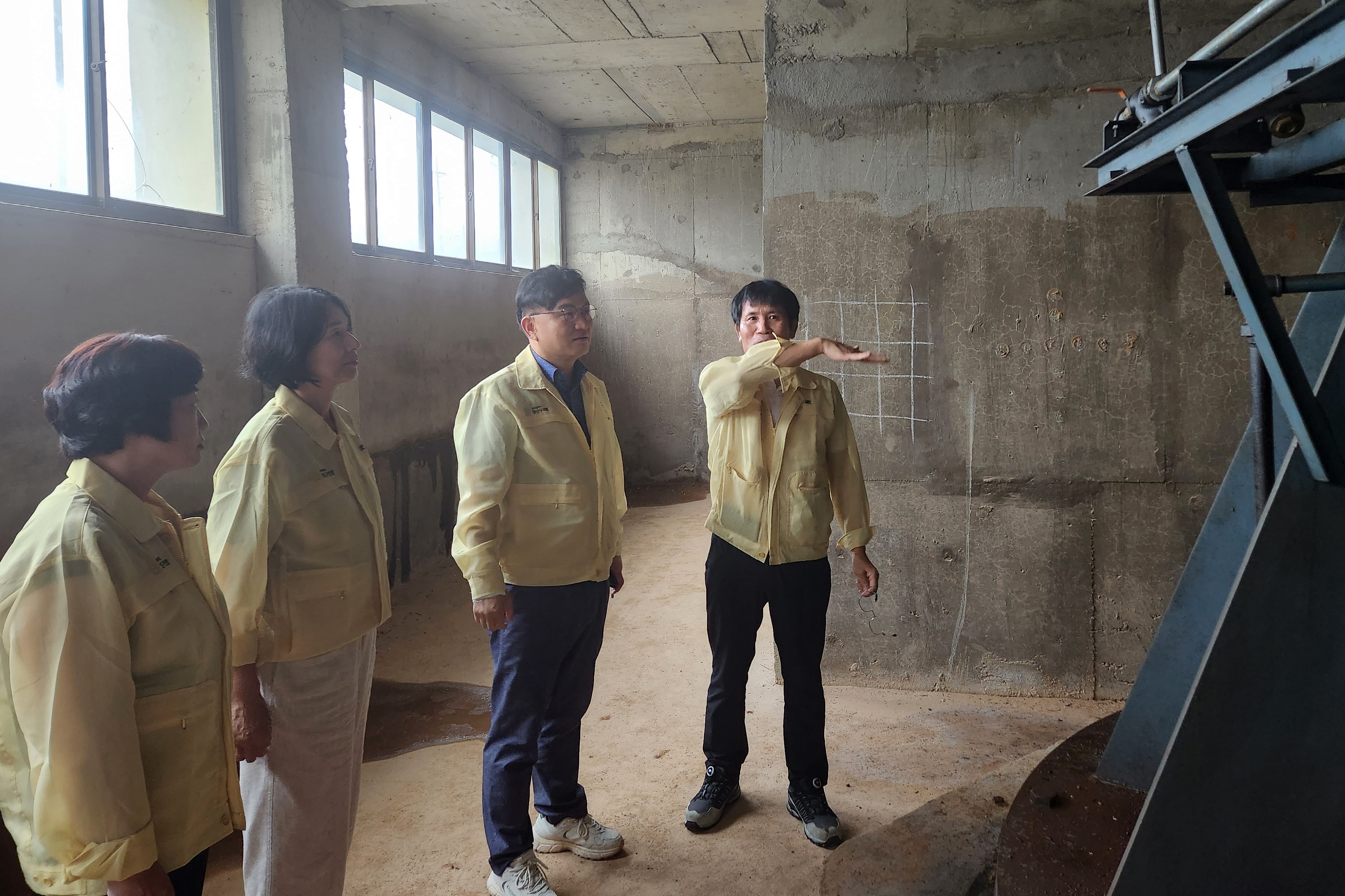 광산구의회 경제복지위원회, 임시회 중 현장찾아 의정활동 펼쳐 첨부이미지 : 2-5_20230720 제281회임시회 중 경제복지위원회 현장활동(동곡배수펌프장).jpg