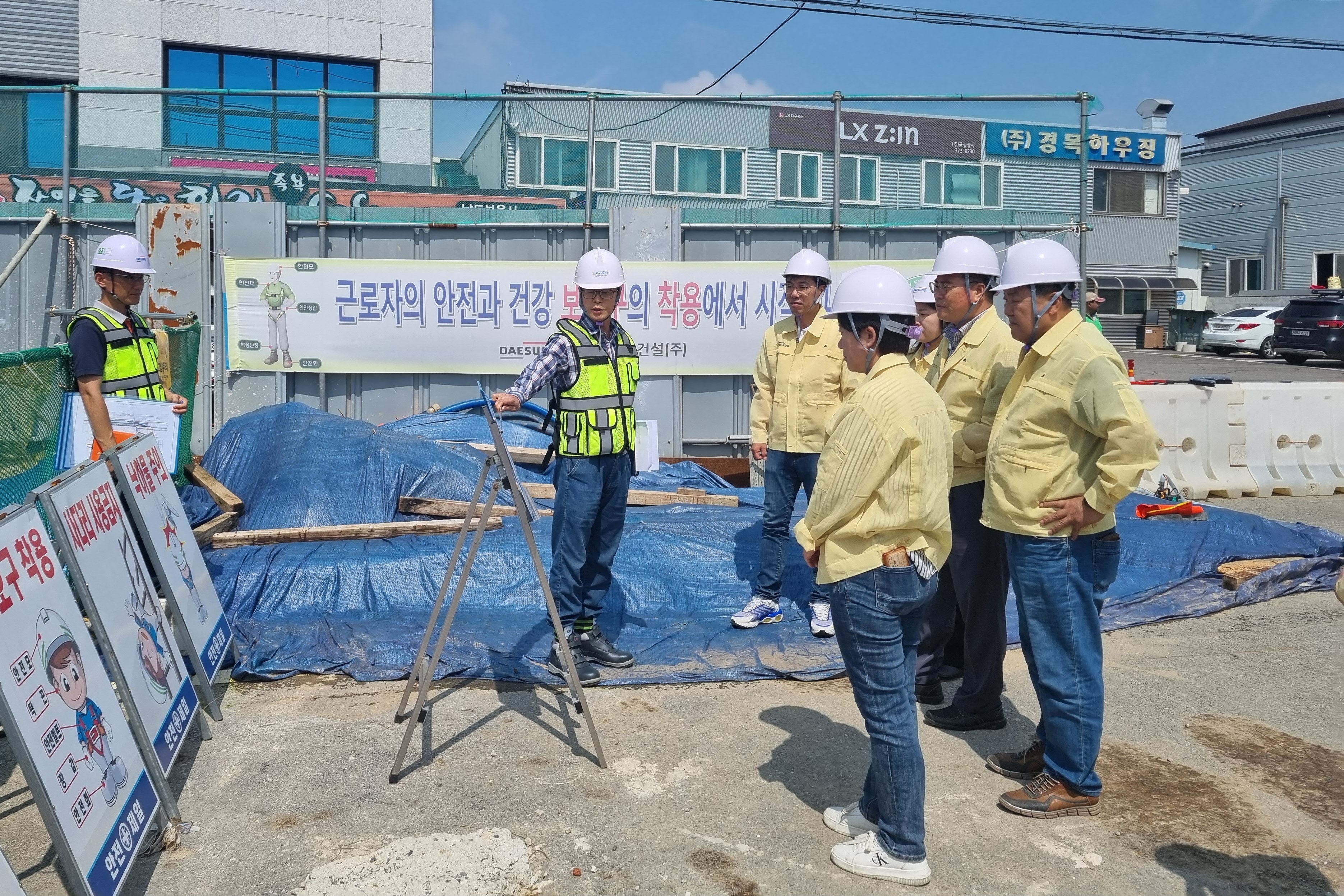 광산구의회 시민안전위원회, 임시회 중 현장찾아 의정활동 펼쳐 첨부이미지 : 2-1_220230720 제281회임시회 중 시민안전위원회 현장활동(우산지구 우수저류시설 공사현장).jpg