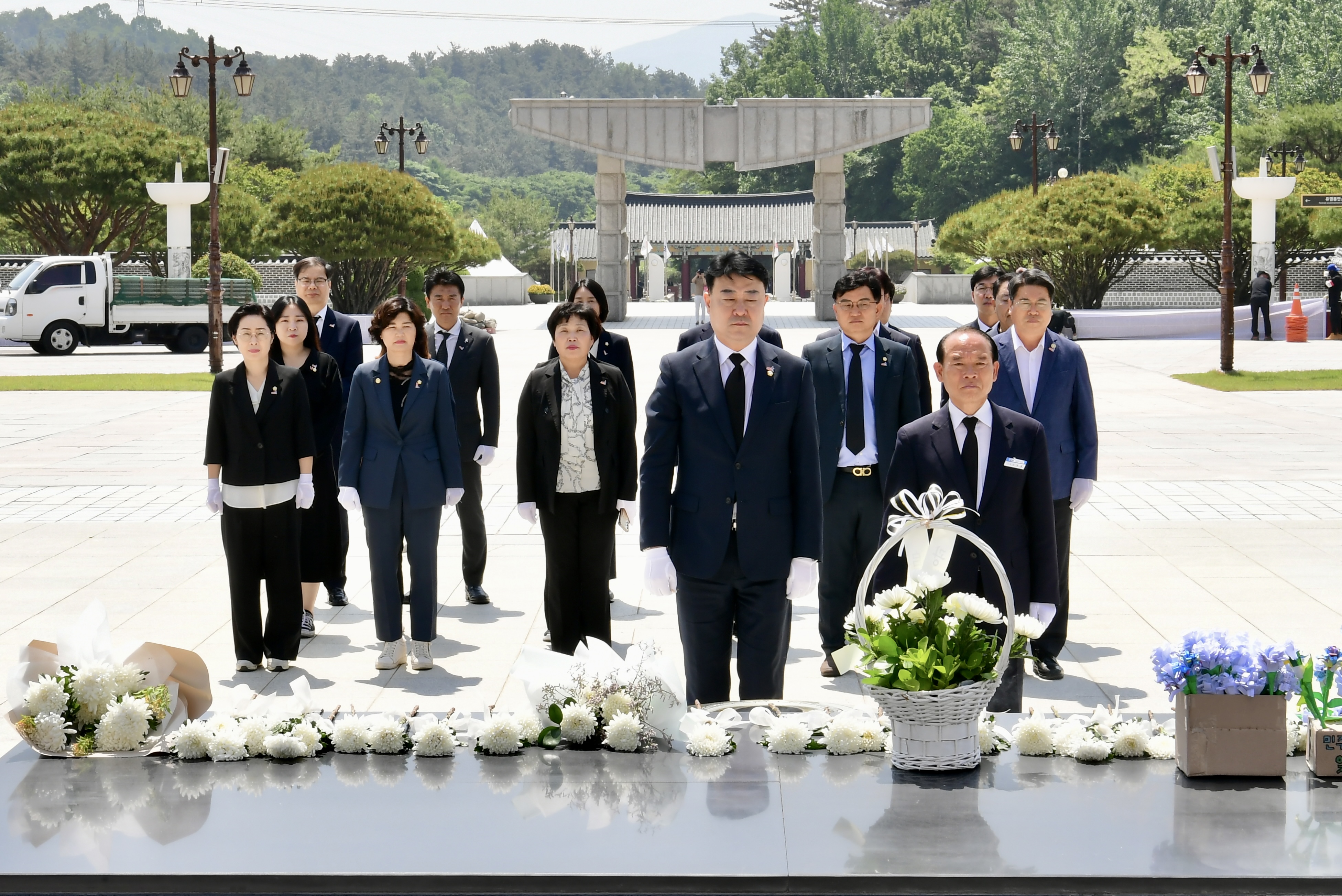 광산구의회, ‘5·18민주화운동 43주년’ 민주묘지 합동 참배 첨부이미지 : 2-3_20230516_광산구의회, ‘5·18민주화운동 43주년’ 민주묘지 합동 참배.jpeg