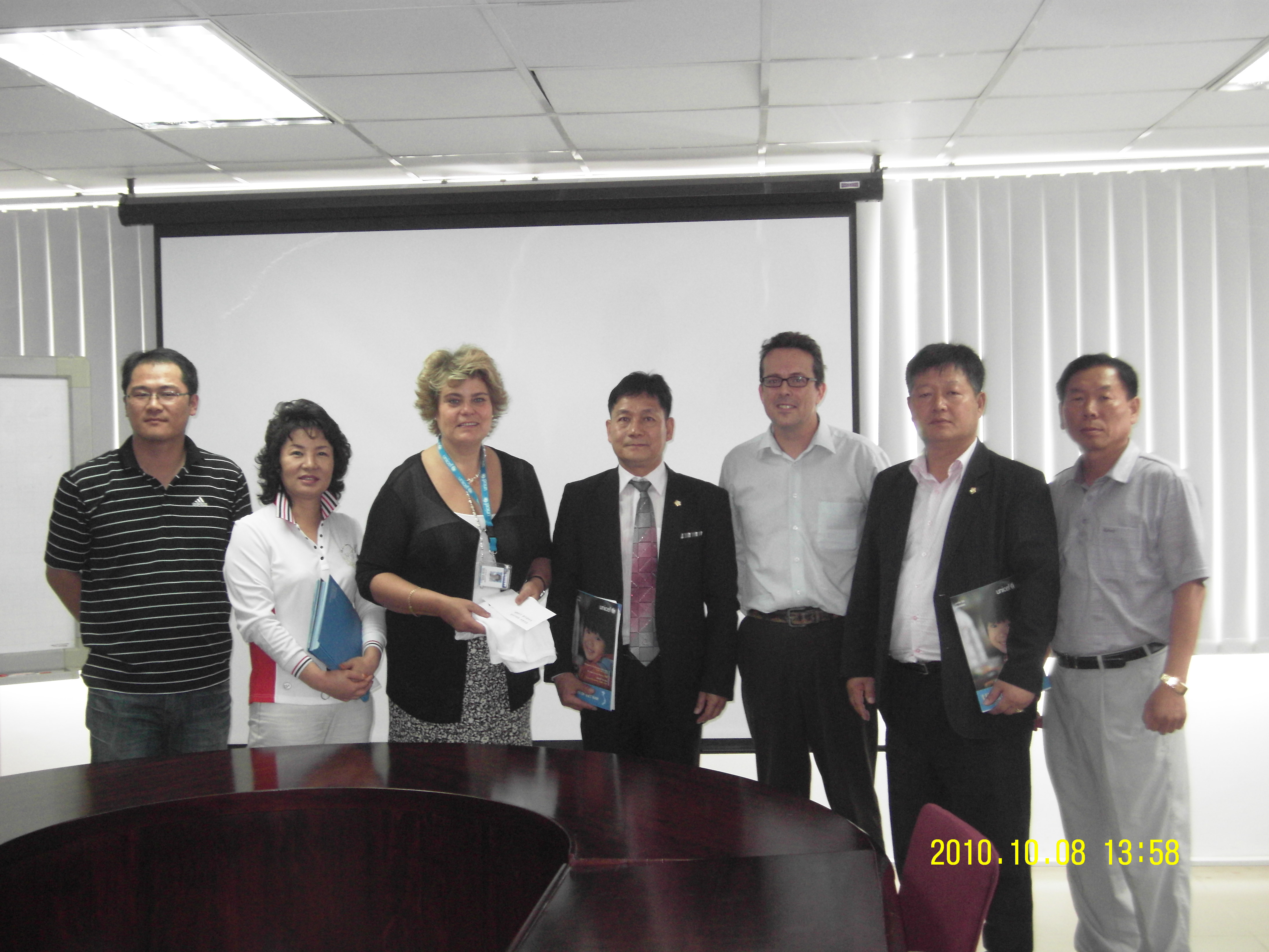 베트남 하노이 유니세프 방문 첨부이미지 : 229_1288859353.JPG