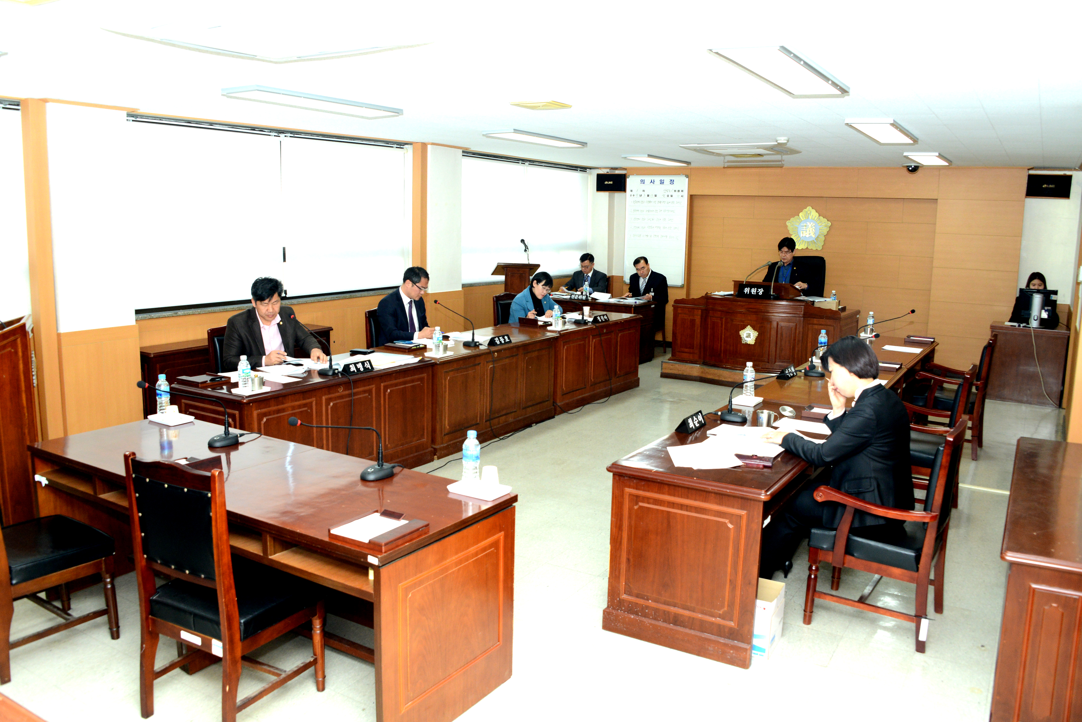 제206회 임시회 산업도시위원회 조례안 심사 첨부이미지 : 2555_1428991977.JPG