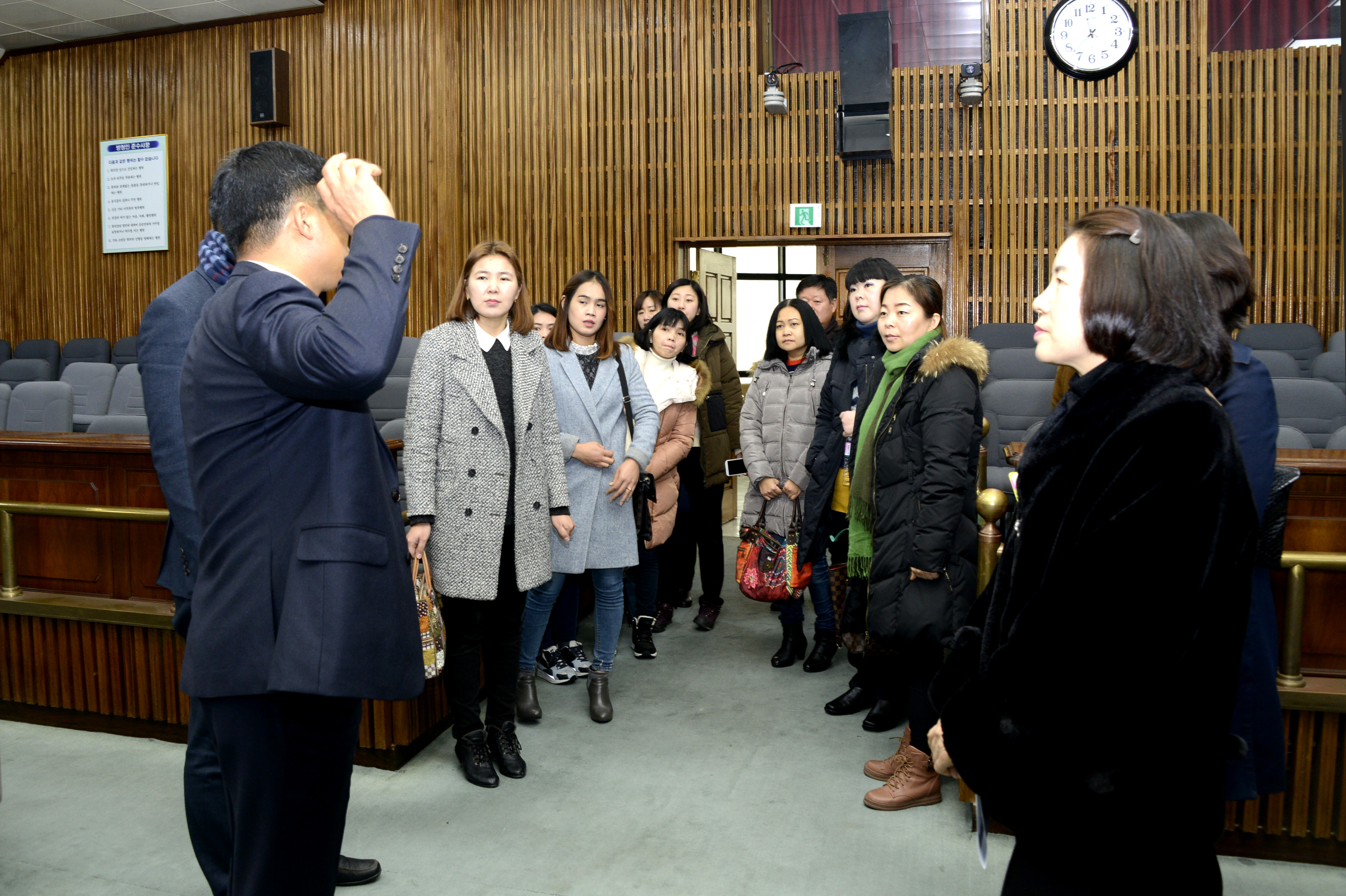 ‘의회서 외국인 명예통장단 회의 열려’ 첨부이미지 : 0000000001_20160119112654_2.jpg