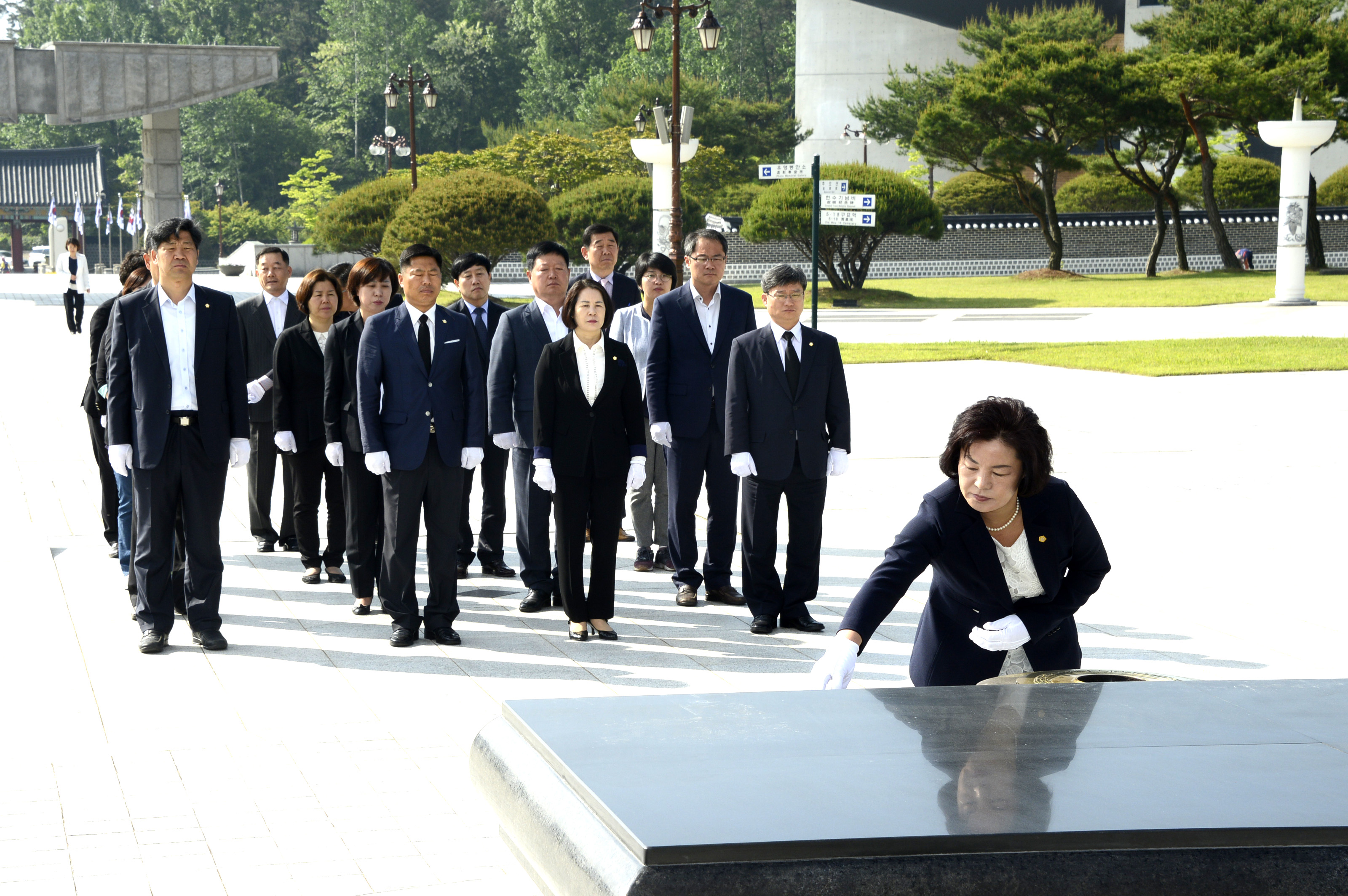 광산구의회 ‘5·18 민주묘지 참배’ 첨부이미지 : 0000000001_20160516161418_0.jpg