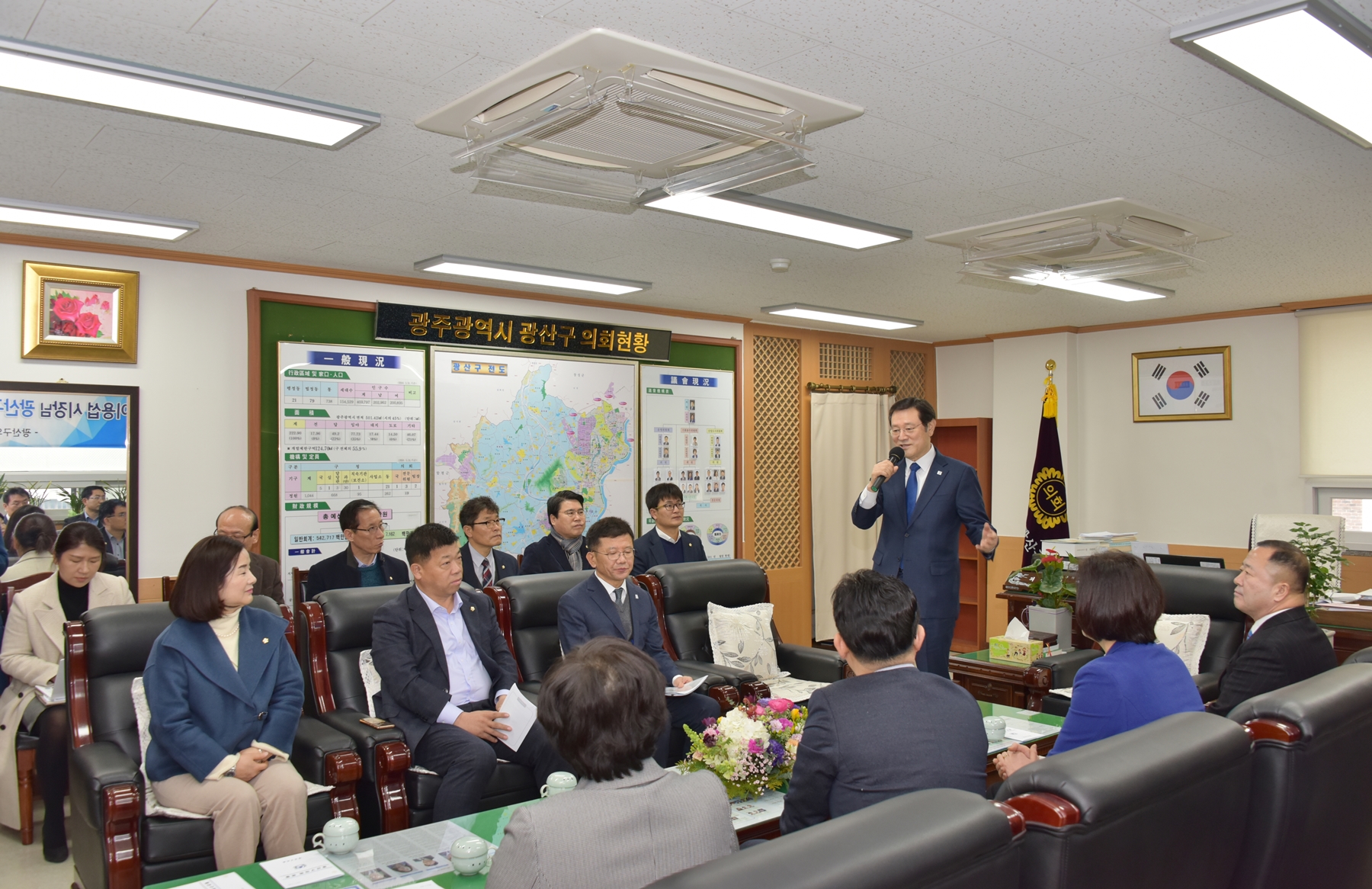 이용섭 광주광역시장, 광산구의회 방문 의장 및 의원과 환담 첨부이미지 : 0000000001_20190218140707_1.JPG