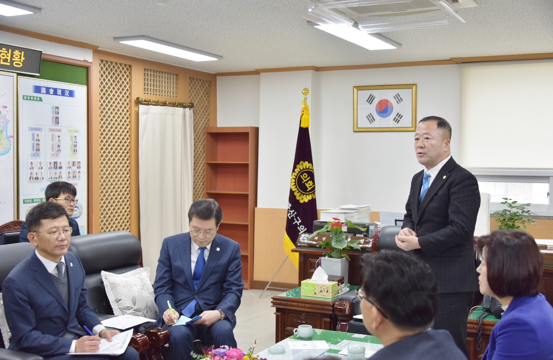 이용섭 광주광역시장, 광산구의회 방문 의장 및 의원과 환담 첨부이미지 : 0000000001_20190218140708_2.JPG