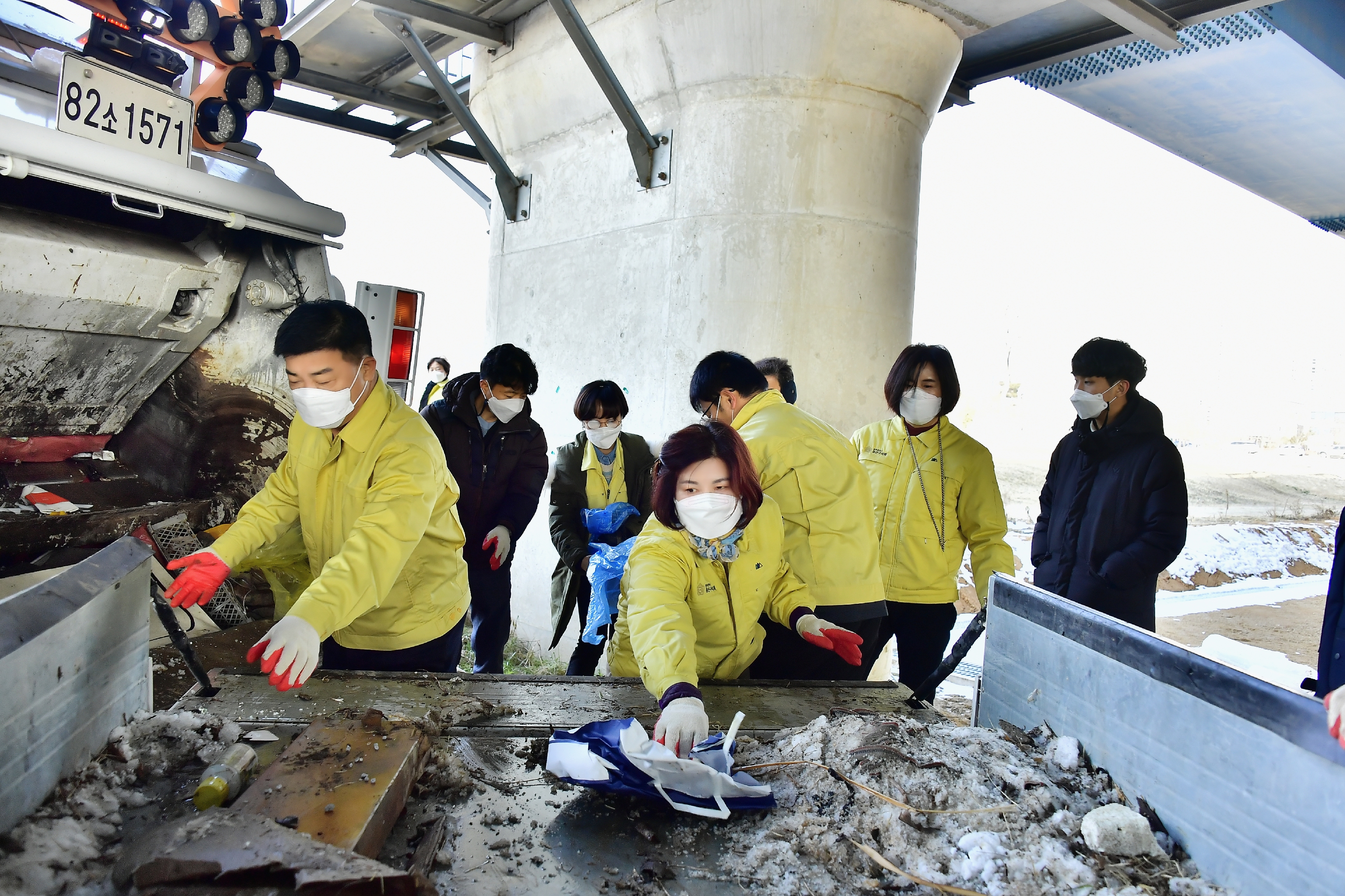 광산구의회, 시무식 대신 장록습지 환경정화 활동 첨부이미지 : 0000000001_20210105174113_1.jpg
