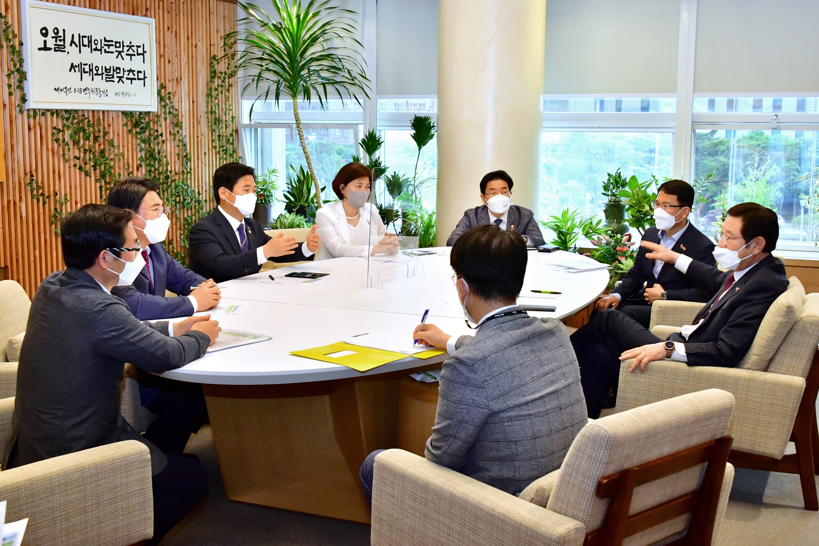 광산구의회, 평동산단 폐기물 처리시설 부지 매각 관련 이용섭 시장과 면담 첨부이미지 : 0000000001_20210517165412_0.JPG